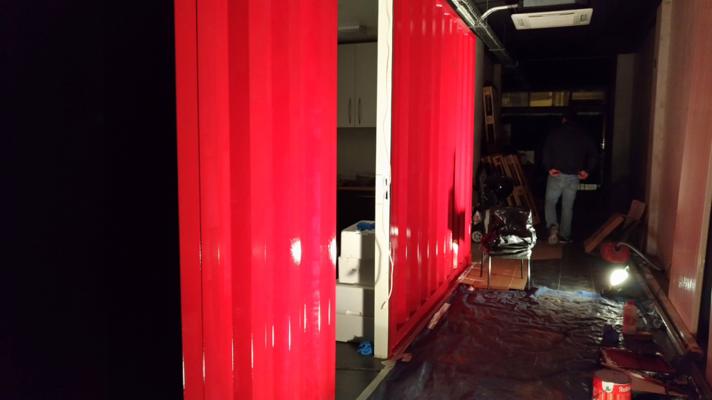 O contentor pintado de fresco