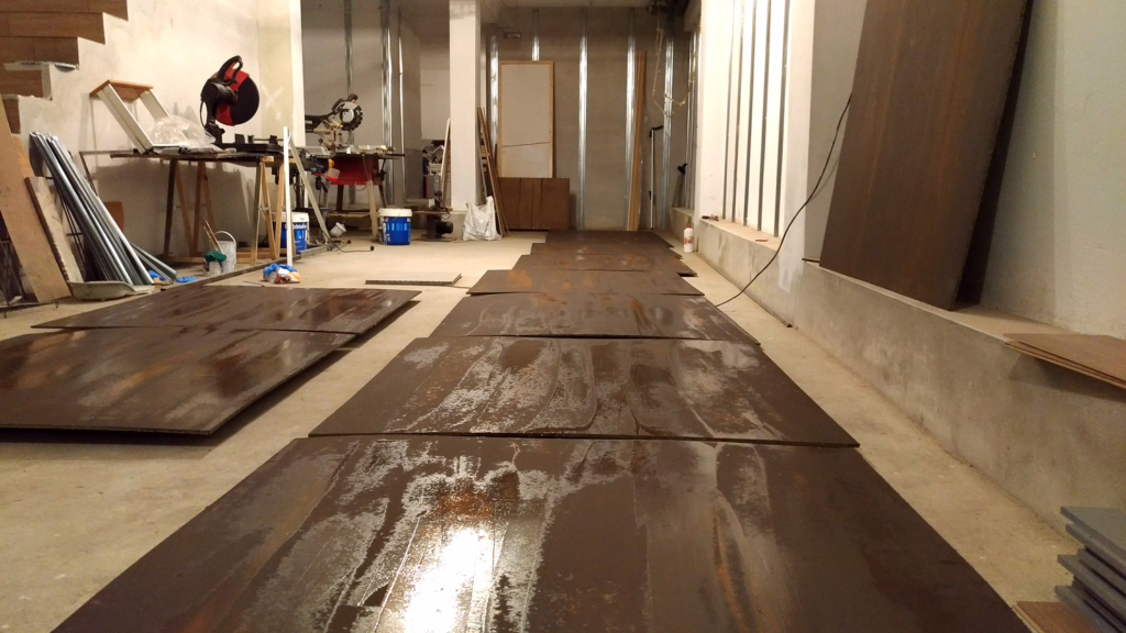 Os painéis das paredes…