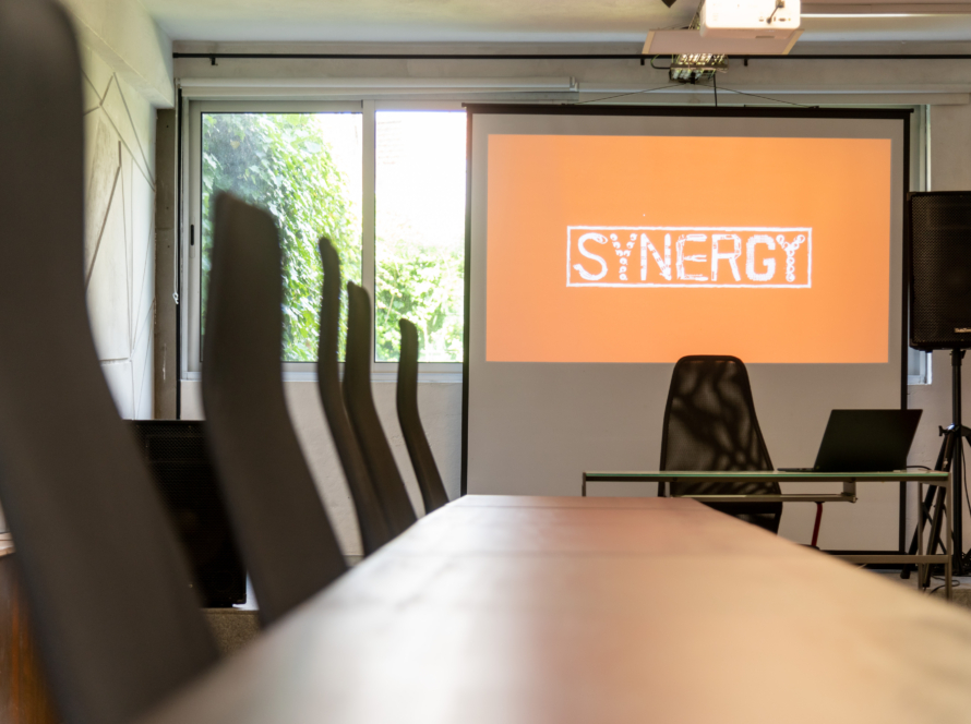 Synergy Hub: flexible event space for corporate events, workshops, lectures, training sessions, and team meetings.